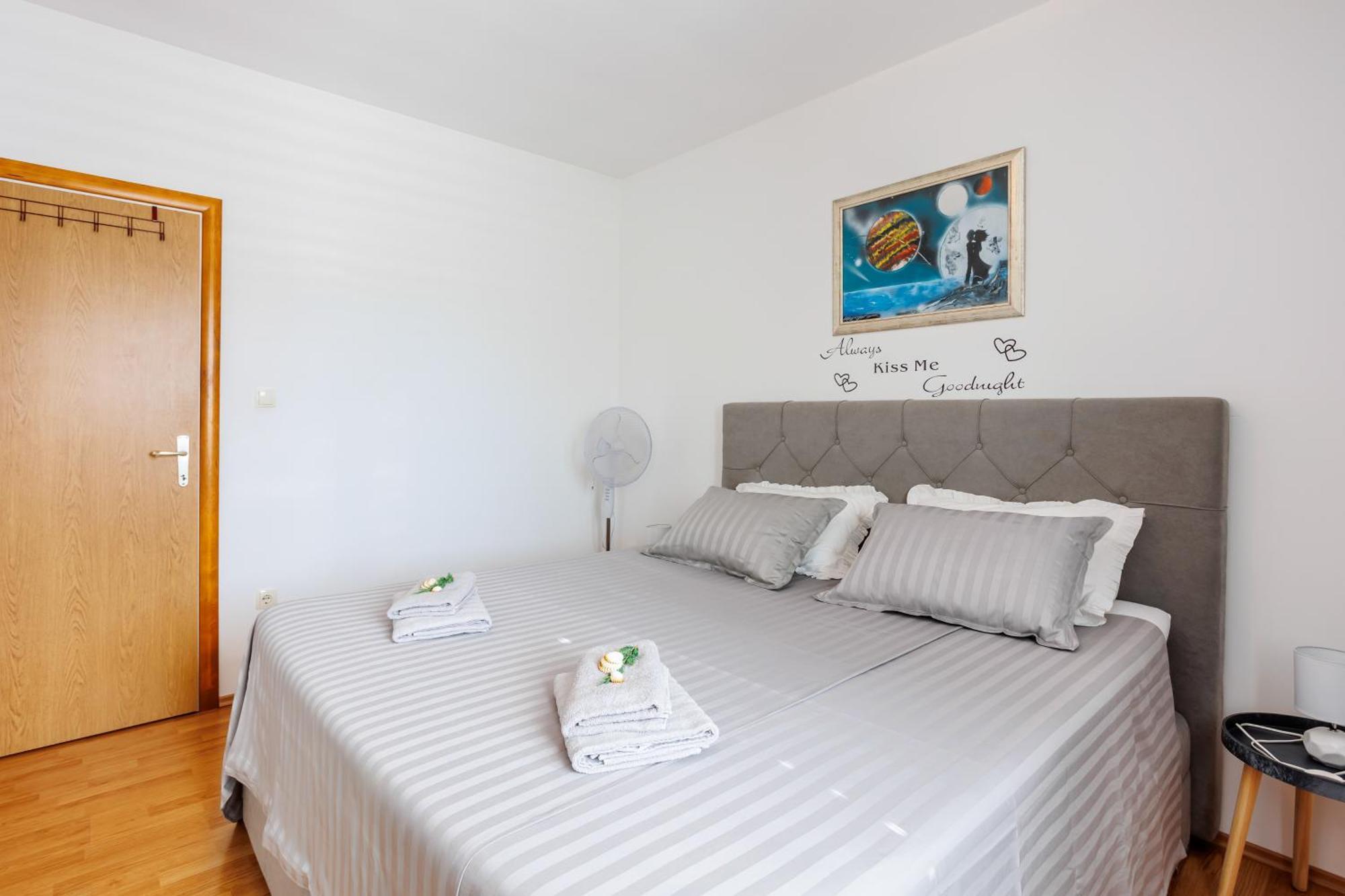 Villa Dalmatina Hill House - Private Pool, Sea And Hill View, Rooftop Terrace, Free Parking Kastela