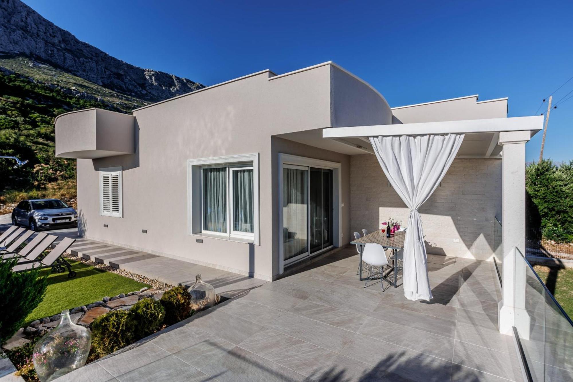Villa Dalmatina Hill House - Private Pool, Sea And Hill View, Rooftop Terrace, Free Parking *